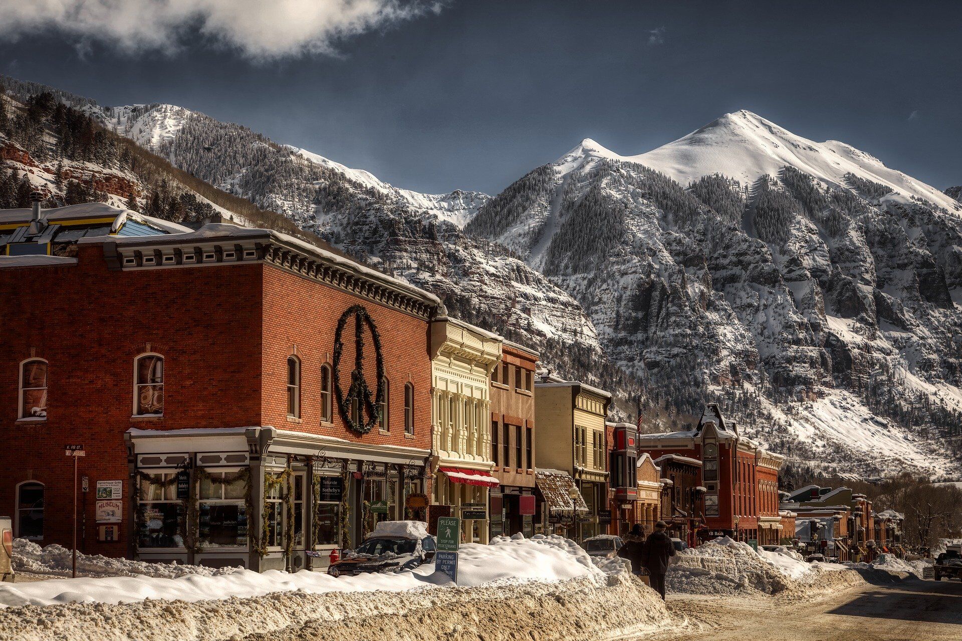 View of Telluride and the mountains in the winter.